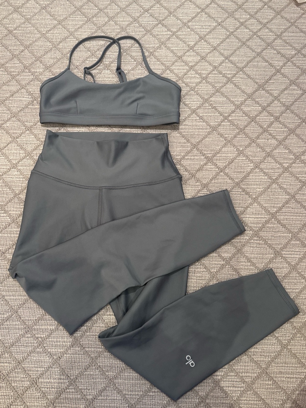 ALO STEEL GREY SET - AIRLIFT INTRIGUE BRA & 7/8 HIGH-WAIST AIRLIFT LEGGING